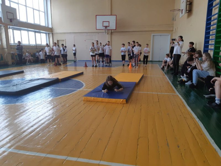 Спортивные команды пятиклассников.